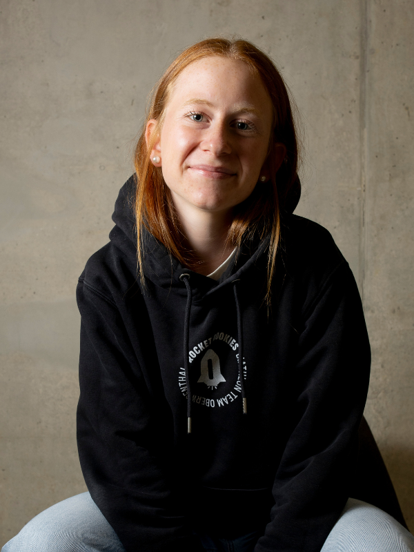 https://rocket-rookies.de/wp-content/uploads/2025/08/Portrait-Malwina-Stuhl-2.png