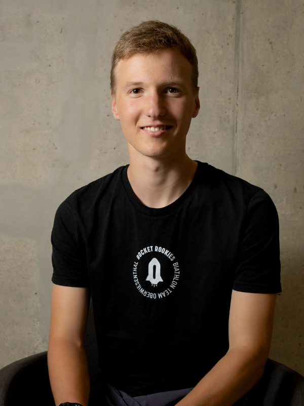 https://rocket-rookies.de/wp-content/uploads/2025/08/Portrait-Tillmann-Stuhl.png